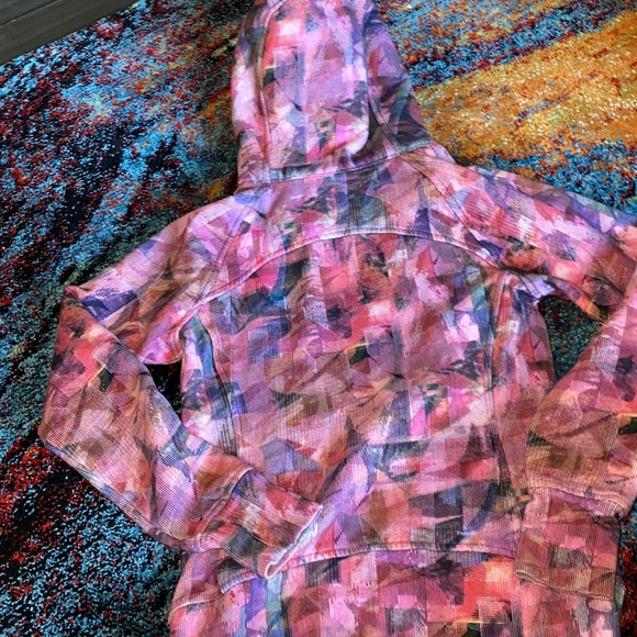 Lululemon jacket - Picture 6 of 9